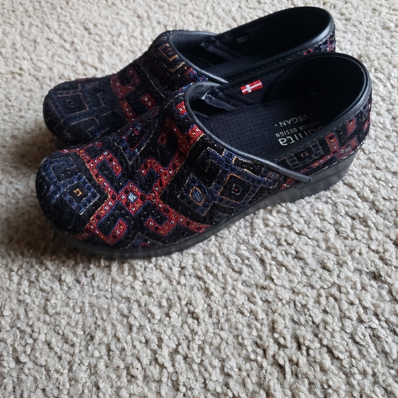Sanita Danish Embroidery Tapestry Clogs - Picture 9 of 10